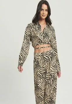 Calli Crop Wrap Shirt -Outlet Clothing Store calli 0100 3607926 5