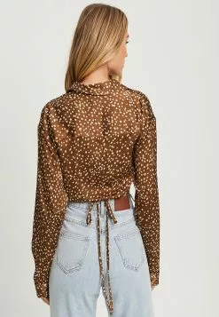 Calli Crop Wrap Shirt -Outlet Clothing Store calli 2153 0607926 3