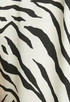 Calli Greta Shirt Dress -Outlet Clothing Store calli 3263 2072536 6