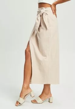 Outlet Clothing Store -Outlet Clothing Store calli 6566 9926616 2