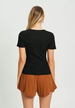 Calli Henley Tee -Outlet Clothing Store calli 6726 3650406 3