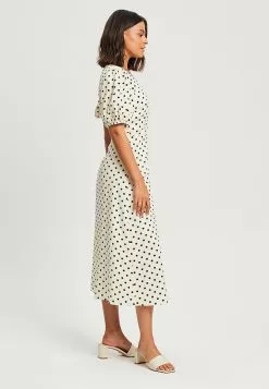 Outlet Clothing Store -Outlet Clothing Store calli 9751 5926616 2